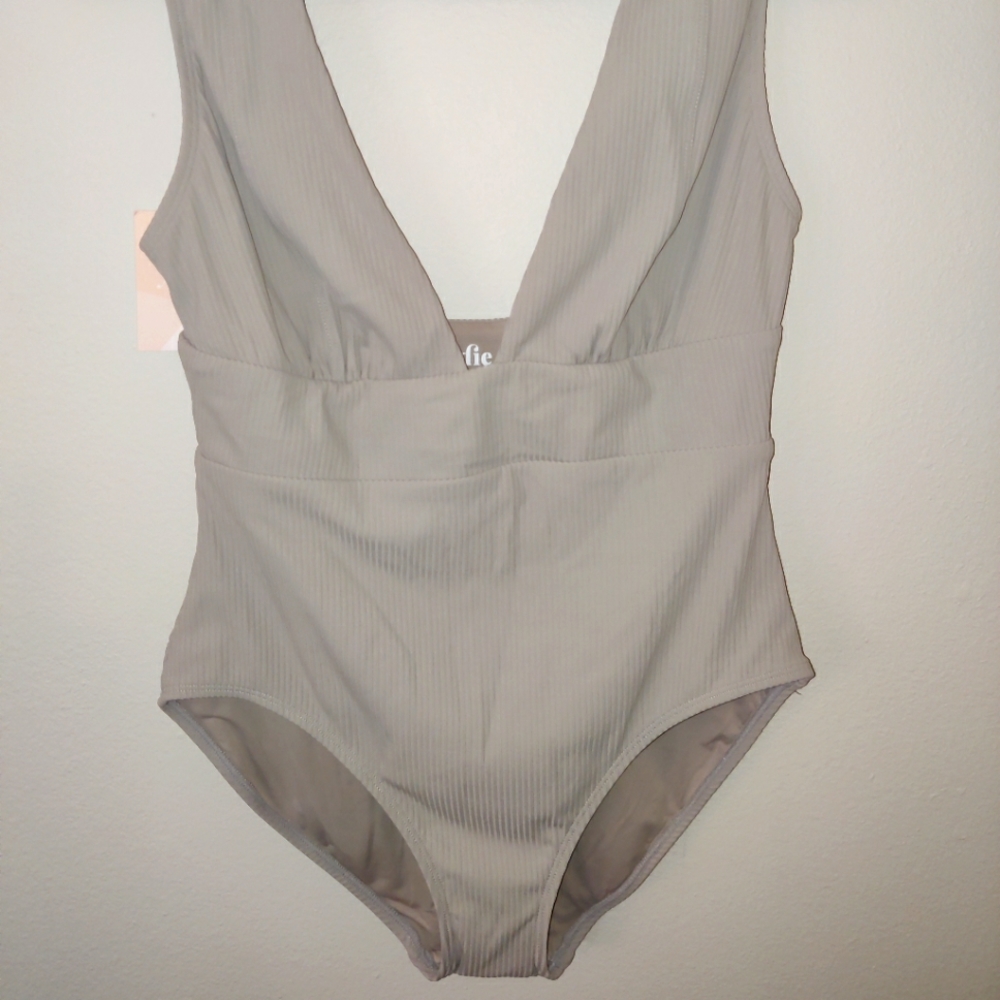 Andie Mykonos Ribbed (M) Dove NWT 😍